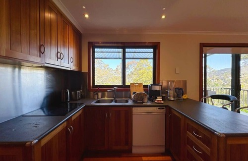 West Moonah Casa | Mountains and Treetops Retreat - Nature Getaway