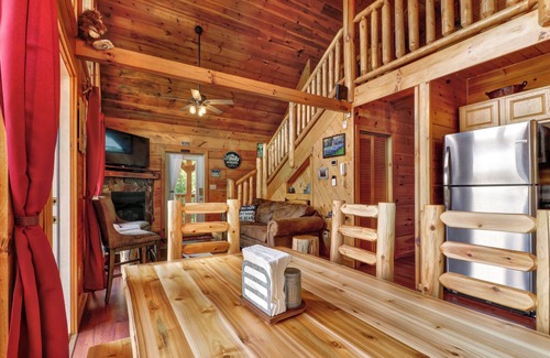Caton Cabina | Cabina junto a la montaña con bañera de hidromasaje privada, sala de juegos: ¡vistas increíbles!