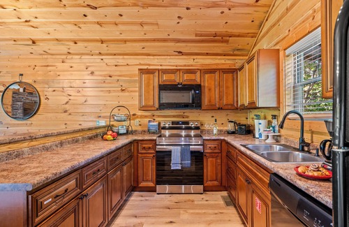 Pigeon Forge Cabina | MountainView!2Pools!1miletoPkwy!TheaterRm!PoolTable!Arcade!Shuffleboard!HotTub!
