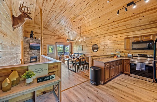Pigeon Forge Cabina | MountainView!2Pools!1miletoPkwy!TheaterRm!PoolTable!Arcade!Shuffleboard!HotTub!