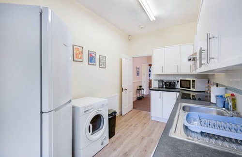 Finchley Church End Apartamento | Mountfield Rd 2A - 3 Bedroom and 1 Bathroom Apartment in Mountfield with Parking