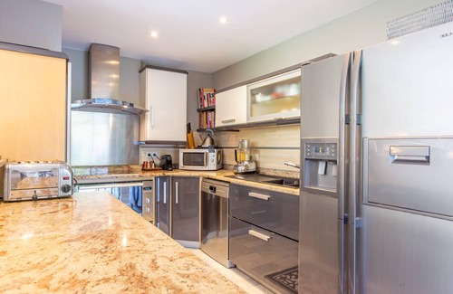 Pointe Croisette Condominio | Mouré Rouge : Appartement 3 chambres avec piscine privée, jardin et parking