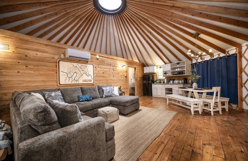 Bandera Cabina | Mourning Dove Yurt! Hot Tub! Medina River Access ! Close to Town!