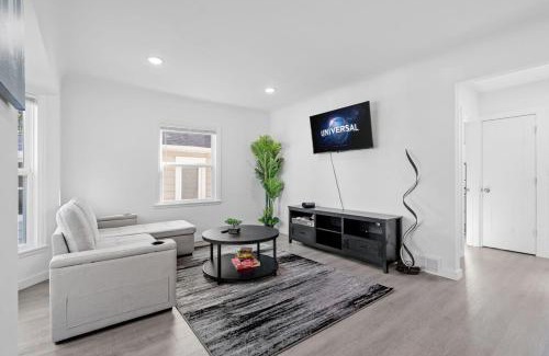 Nokomis Apartamento | Movie Game Room & Fire Pit Luxury Spacious Home