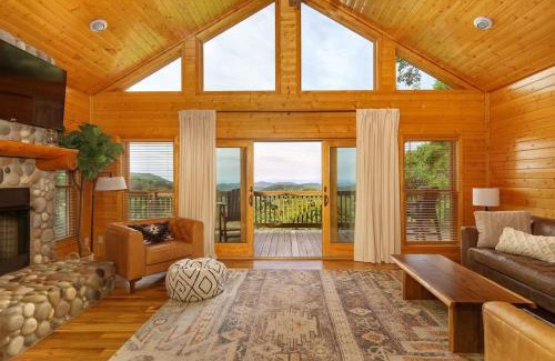 Wolf Laurel Casa | Movie Theater ~ Golf ~ Game Room ~ Hot Tub ~ Views