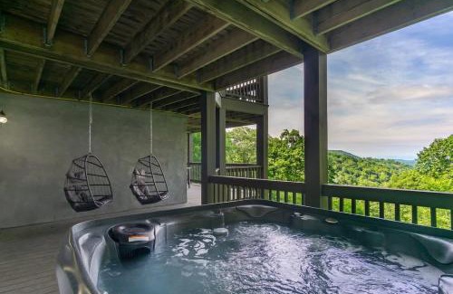 Wolf Laurel Casa | Movie Theater ~ Golf ~ Game Room ~ Hot Tub ~ Views
