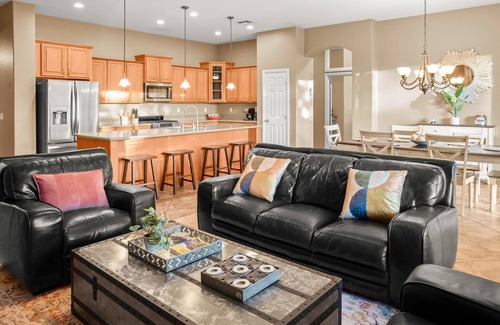 Rovey Farm Estates Casa | Movie Theater~ Pool~ Arcade~ Fire Pit
