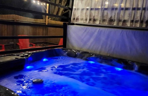 South Bruce Peninsula Casa | Movie Themed House with mini-Arcade & Hot Tub