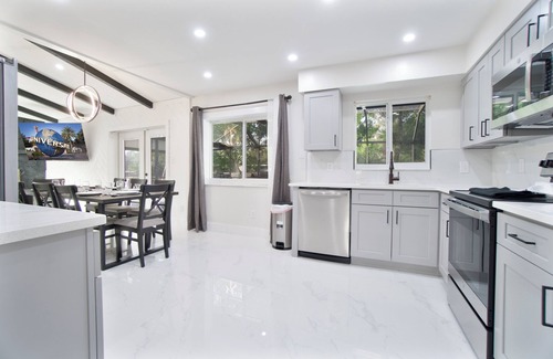 Casselberry Casa | Moxy Luxe - Charming 4-bedroom house with AC and WiFi in delightful Casselberry