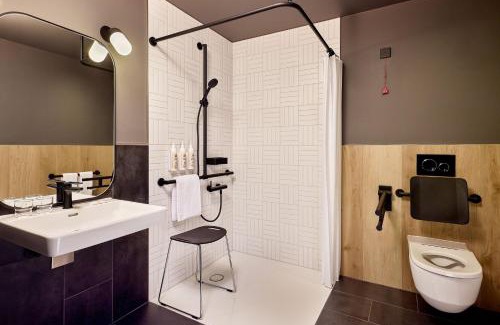 Findel Hotel | Moxy Luxembourg Airport