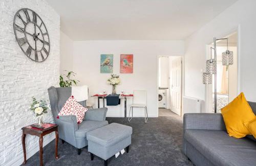 Redbridge Apartamento | MOYDOM Cosy Apt sleeps 4 with self breakfast & carpark