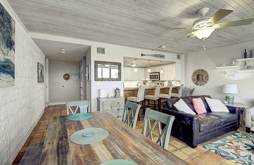 Port Aransas Condominio | MP218 | Private Entry & Gulf Views | Resort Pools