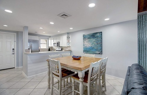 Port Aransas Condominio | MP304 | 2BD Beachfront Paradise | Resort Pools