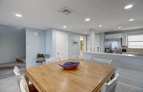 Port Aransas Condominio | MP304 | 2BD Beachfront Paradise | Resort Pools