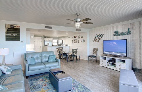 Port Aransas Condominio | MP307 | Wake Up to Ocean Views | Beach Boardwalk