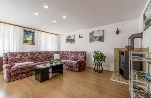 Nova Vas Casa | Mržek House with Sauna - Happy Rentals