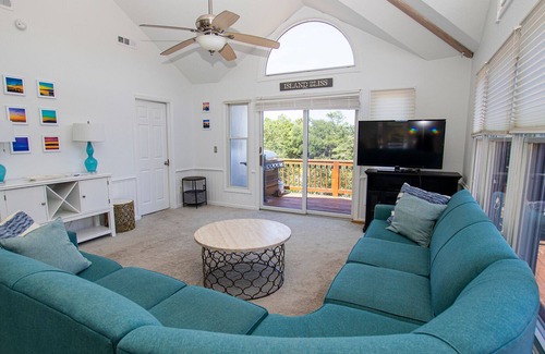 Monteray Shores Casa | MS909, Island Bliss- Soundside, Hot Tub, Community Amenities, Close to beach