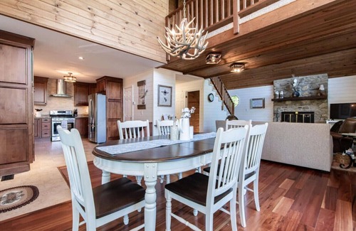 Deep Gap Cabina | MsBeeHavin'*Views*Hiking*Pets OK*3Bd/3BA