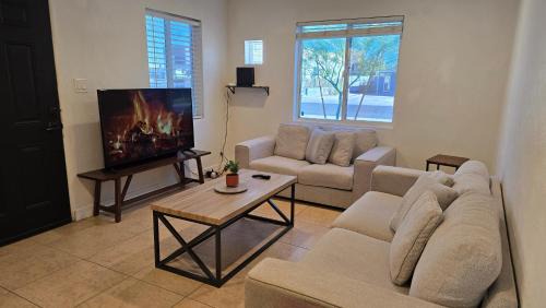 Encanto Apartamento | *Msg for 5%off*2Bed1Bath KingBeds House MidtownPHX
