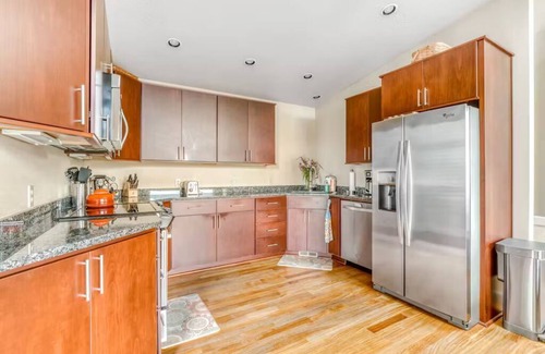 Hood River Casa | Mt. Adams View, Trails, River View, Pets OK, Walkable to Downtown