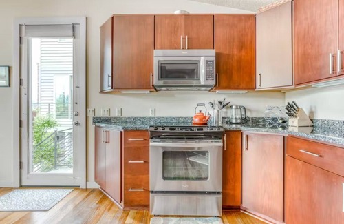 Hood River Casa | Mt. Adams View, Trails, River View, Pets OK, Walkable to Downtown