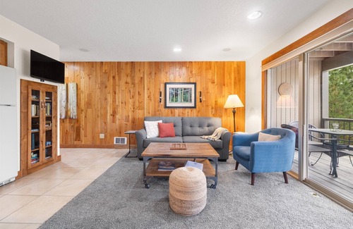 Century West Condominio | Mt Bachelor Village Resort w pool and hot tub, remodeled
