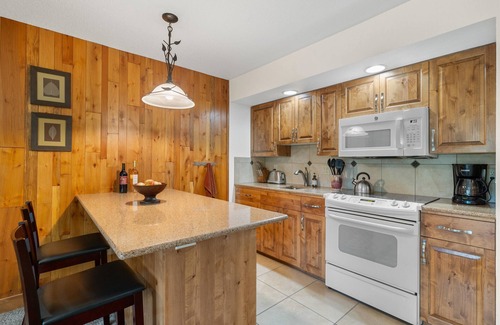 Century West Condominio | Mt Bachelor Village Resort w pool and hot tub, remodeled