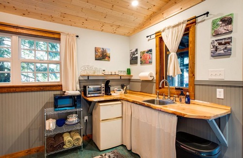 Maple Falls Casa | Mt. Baker Lodging Cabin 72 - Sleeps 2!