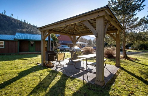 Maple Falls Casa | Mt. Baker Lodging Cabin 72 - Sleeps 2!