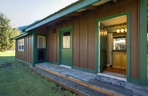 Maple Falls Casa | Mt. Baker Lodging Cabin 72 - Sleeps 2!