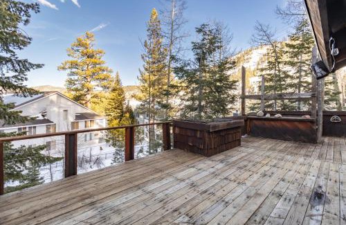 Olympic Valley Casa | Mt. Jola by AvantStay A 5-minute walk away to Palisades and lifts.
