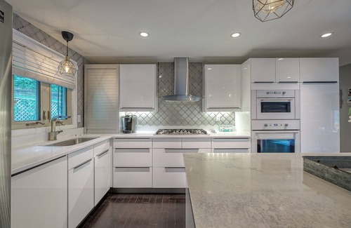 Mount Washington Casa | Mt Washington Oasis … minutes from stadiums w/ parking & 3 full baths !!