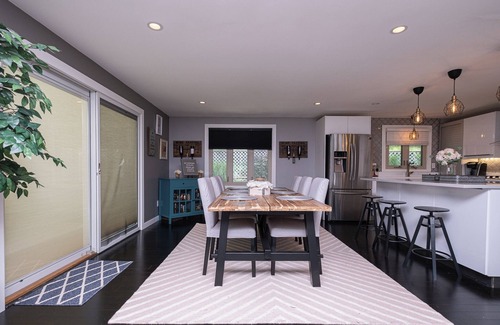 Mount Washington Casa | Mt Washington Oasis … minutes from stadiums w/ parking & 3 full baths !!