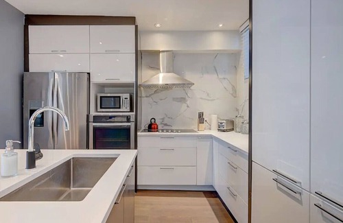 Montreal Apartamento | MTL Townhouse- 3 bdr in the heart of the city