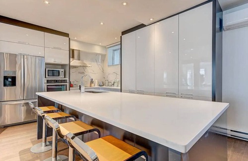 Montreal Apartamento | MTL Townhouse- 3 bdr in the heart of the city