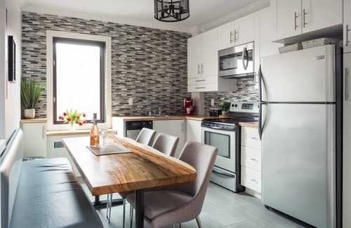 Plateau Mont Royal Apartamento | MTLVR #04 | Bright & Quiet, 3 BR, sunny terrace