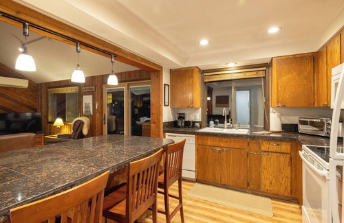Welches Casa | MTN Cabin-Hot Tub-Fire Pit-Games-Sleeps 10!!