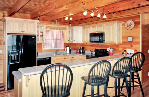 Vein Mountain Cabina | Mtn cabin with views! Short drive to Asheville, Chimney Rock, and Lake James!
