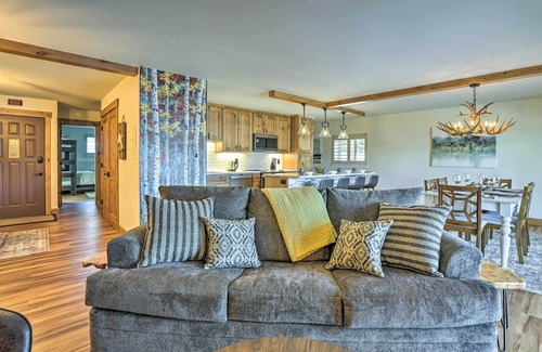 Dillon Condominio | Mtn/Lake Views & 3 Mi to Skiing: Dillon Condo