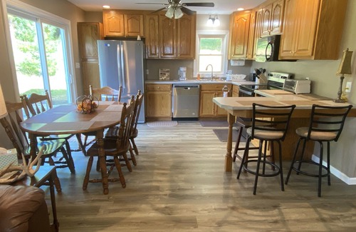 Sparta Casa | Mtn Secret Farm House, Privacy, River, Firepit, Deck, Fishing, Hiking, Outdoors.
