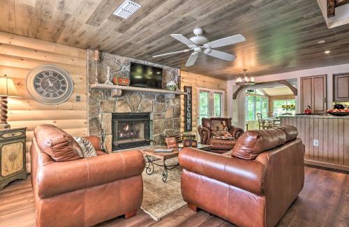 Gatlinburg - Pigeon Forge Casa | Mtn-View Cabin with Hot Tub in Sevierville!