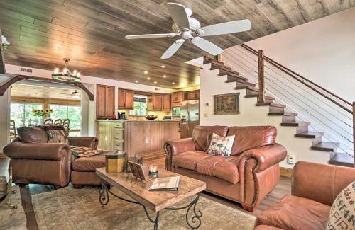 Gatlinburg - Pigeon Forge Casa | Mtn-View Cabin with Hot Tub in Sevierville!