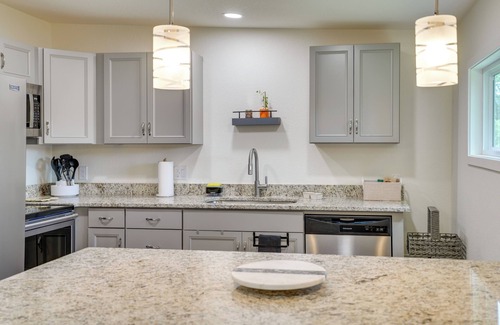 Banner Hill Cabaña | Mtn-View Cottage w/ Garden & Yard in Erwin!