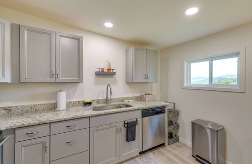 Banner Hill Cabaña | Mtn-View Cottage w/ Garden & Yard in Erwin!