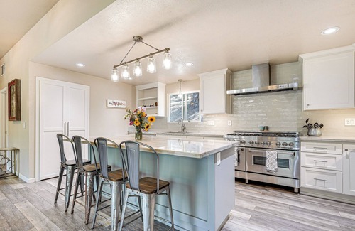 West Point Casa | Mtn-View Gem: Deck, Grill & Fire Pit in West Point