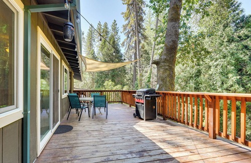 West Point Casa | Mtn-View Gem: Deck, Grill & Fire Pit in West Point