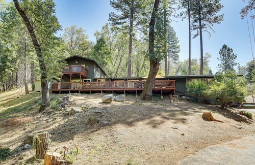 West Point Casa | Mtn-View Gem: Deck, Grill & Fire Pit in West Point