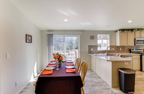 Ahsahka Casa | Mtn-View Gem w/Outdoor Entertainment in Ahsahka!