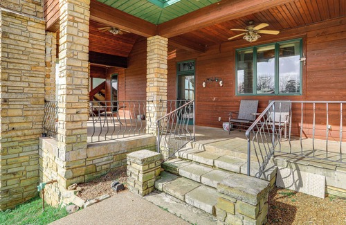 Fairfield Bay Cabaña | Mtn-view Shirley Pool House: Pets Welcome!