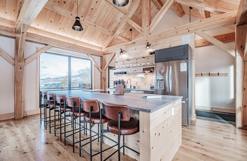 Bethel Casa | Mtn View, Sleeps 20, Hot Tub, Firepit, Wood Stove, Theater, Workspace, Bar, Gym